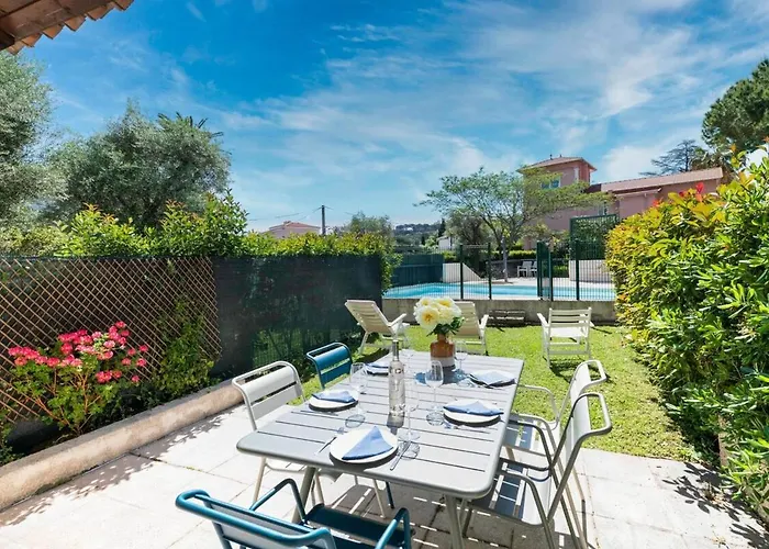 Сasa de vacaciones Two Bedroom Cap D'